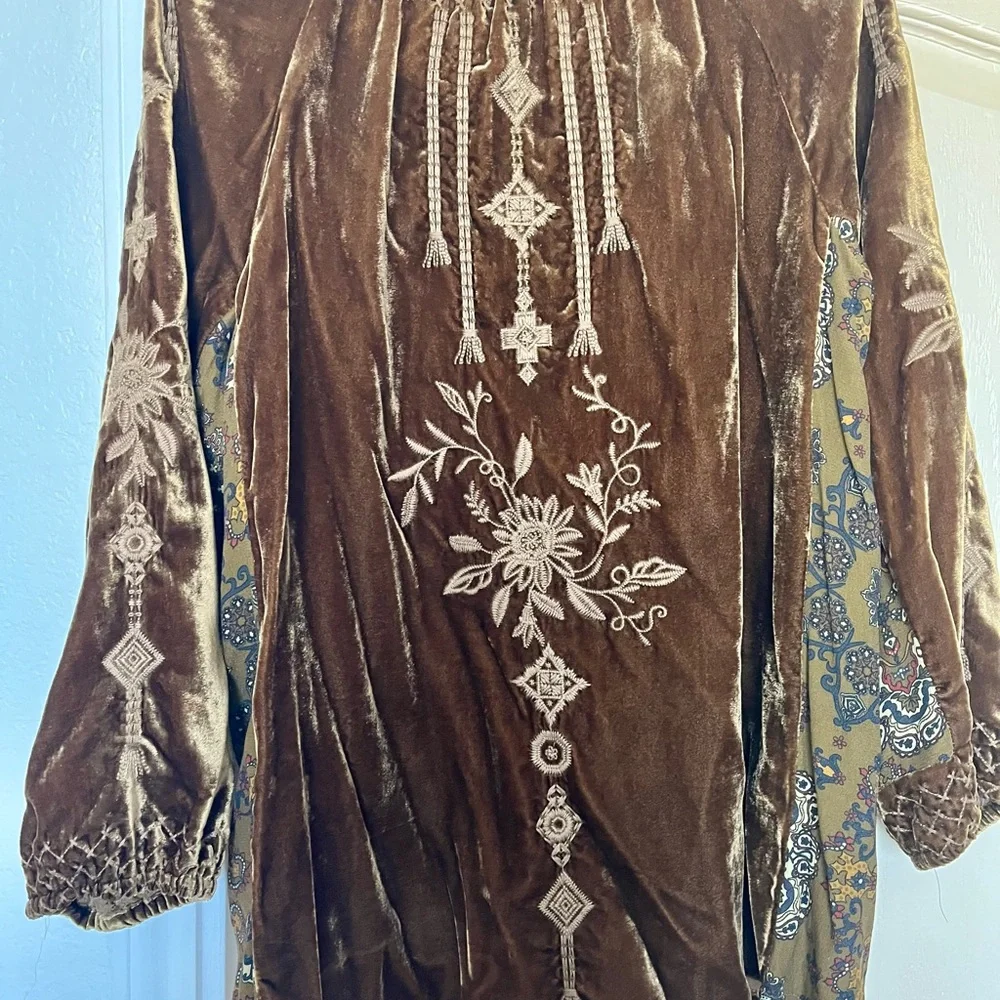 Embroidered chocolate brown top 🤠 - Picture 3 of 11